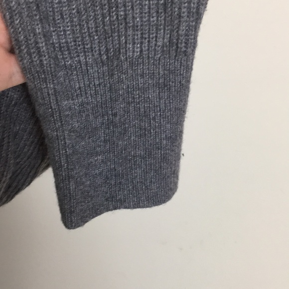 Banana Republic gray ribbed sweater size M - Picture 9 of 10